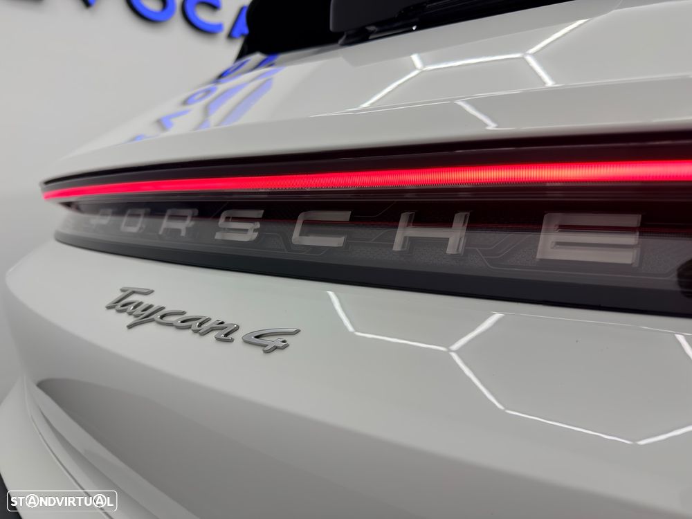 Porsche Taycan Cross Turismo 4 - 13