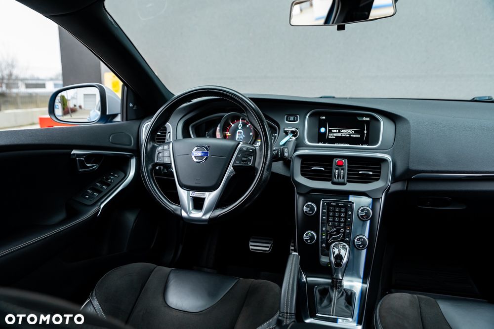 Volvo V40 D4 Geartronic RDesign - 26