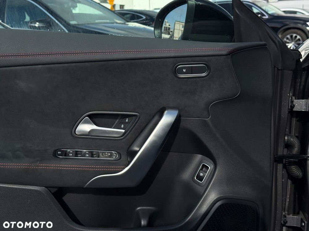 Mercedes-Benz CLA - 12