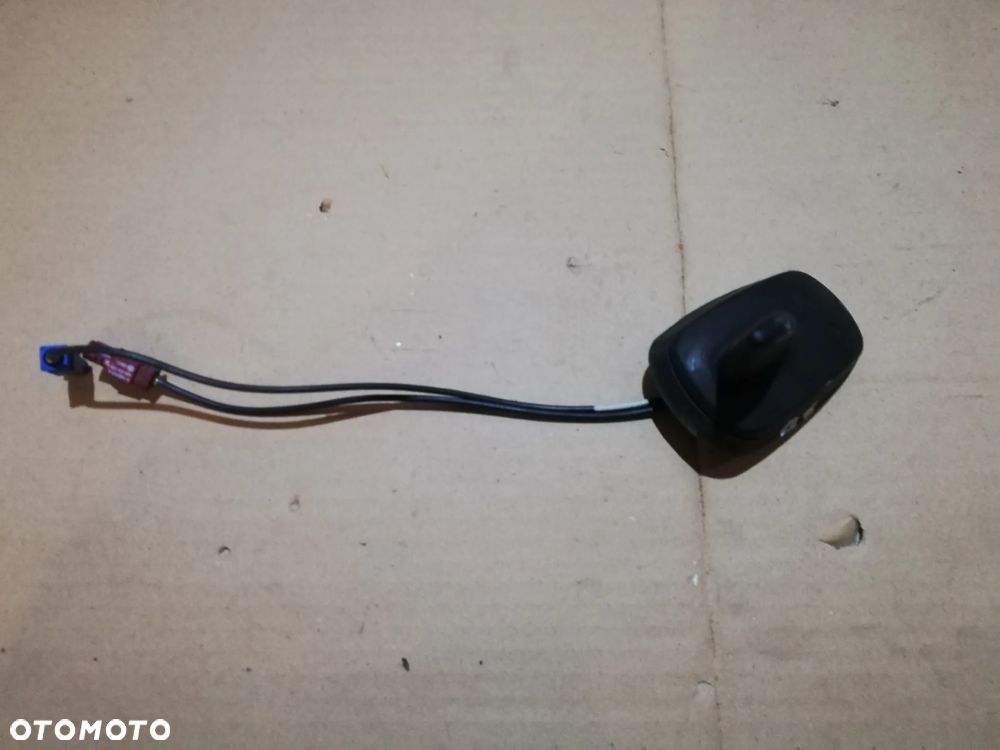 Volkswagen PASSAT B6 Antena GPS (płetwa) 1K0035507K - 1