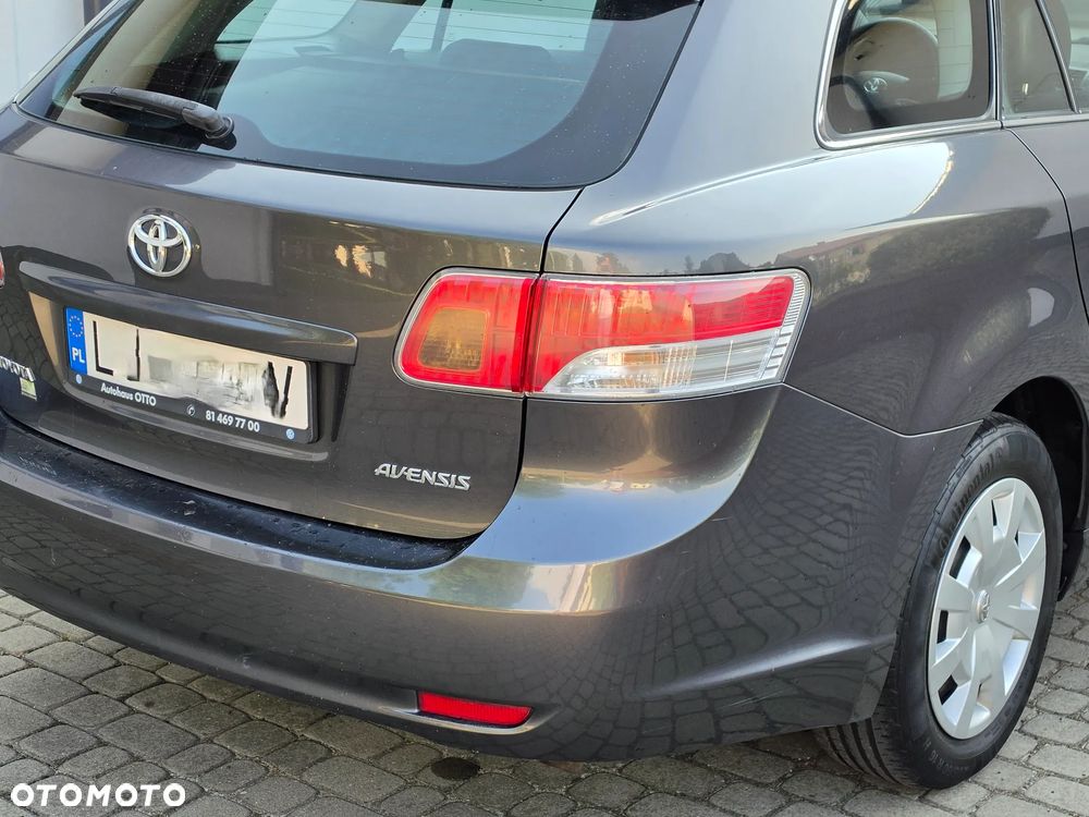 Toyota Avensis 2.0 D-4D - 25