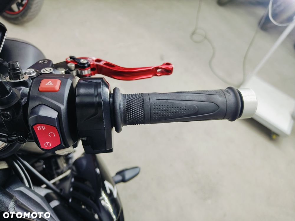 Triumph Street Triple - 16