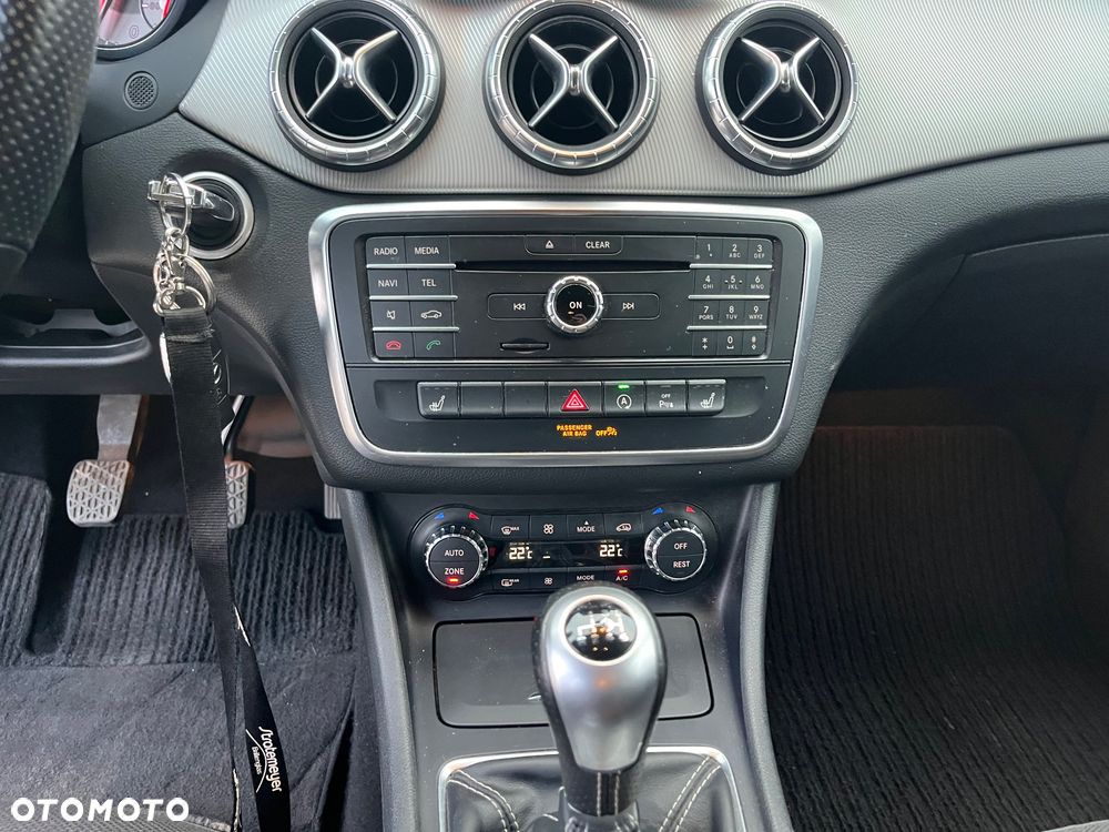 Mercedes-Benz CLA 180 Peak Edition - 24