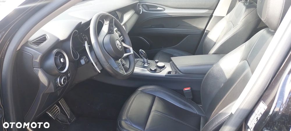 Alfa Romeo Stelvio - 17