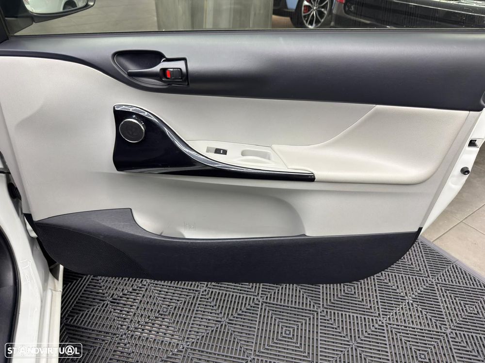 Toyota iQ 1.0 VVT-i Essential+AC - 23