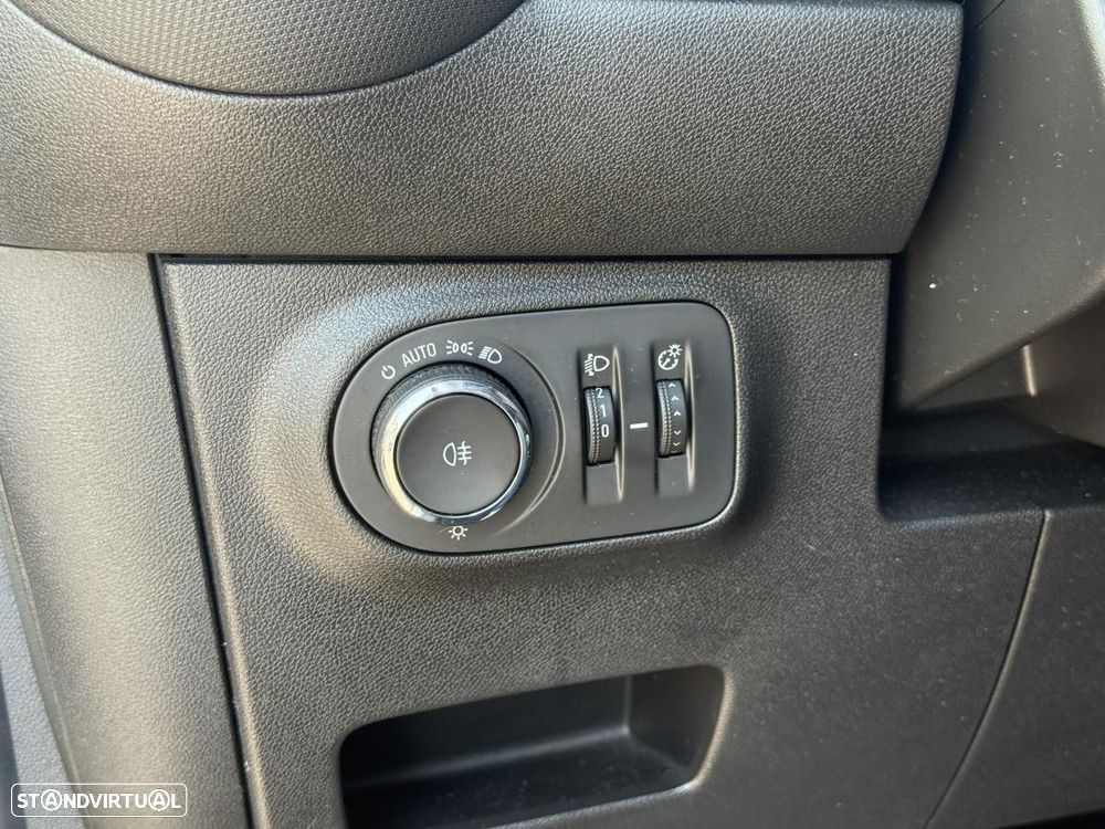 Opel Adam 1.0 T Rocks - 32