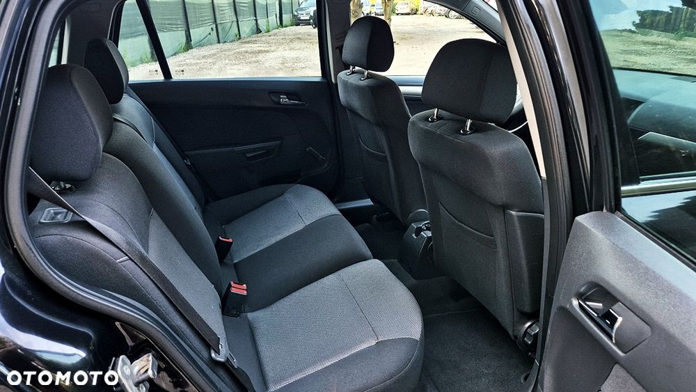 Opel Astra 1.6 NAVI - 36