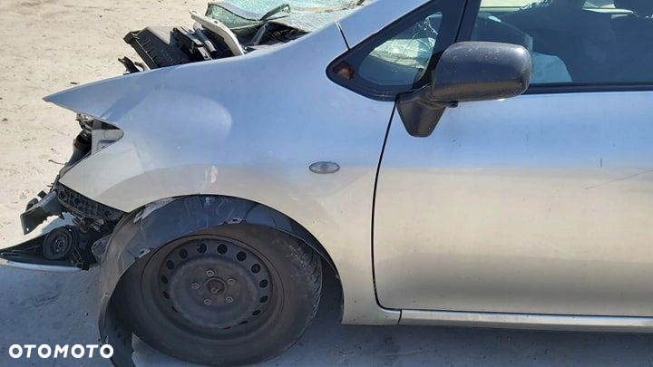 TOYOTA AURIS 1,4 D4D ROZRUSZNIK - 2