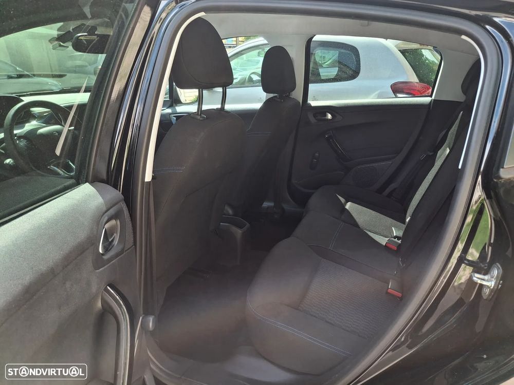 Peugeot 208 1.2 PureTech Signature - 7