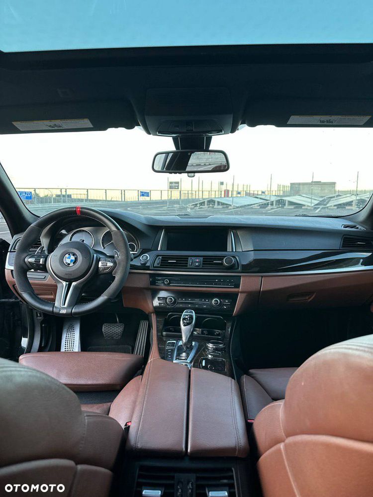 BMW Seria 5 550i - 9