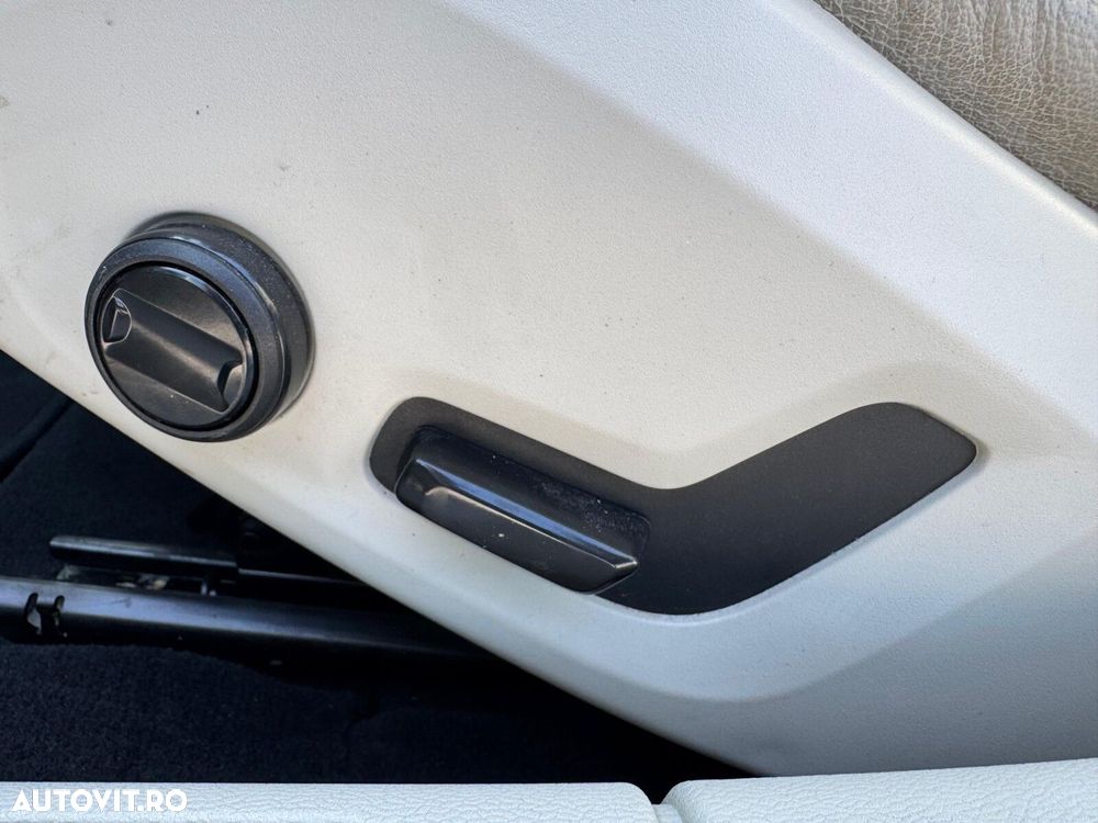 Volvo V60 B4 MHEV AT8 FWD Momentum Pro - 15