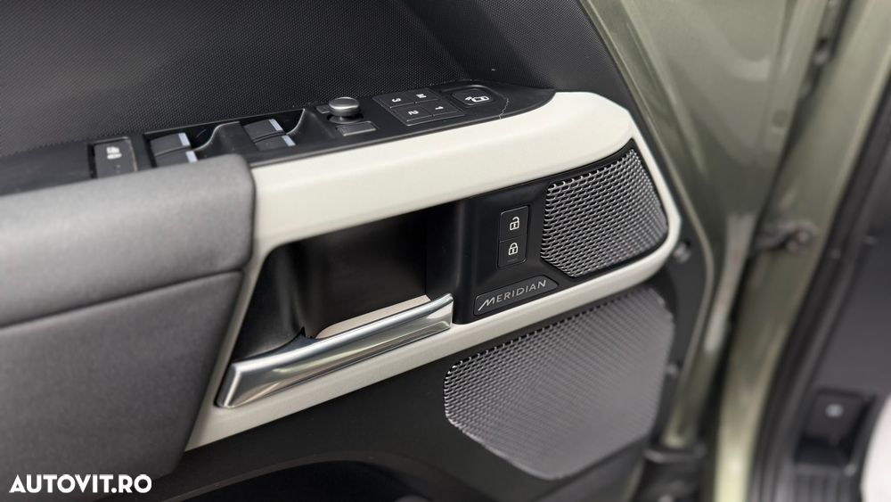 Land Rover Defender 110 2.0L D240 SE - 26