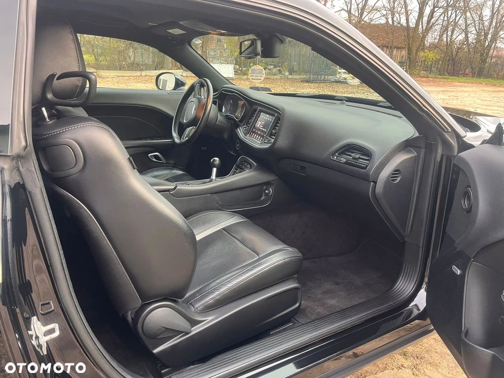 Dodge Challenger - 11