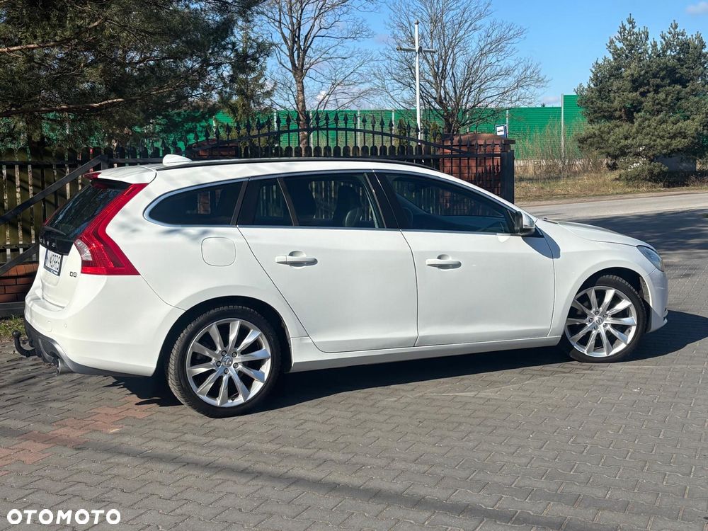 Volvo V60 D3 R-Design - 11