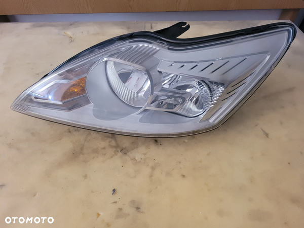 Lampa reflektor  lewy przód Ford Focus MK II 8M51-13W030-AD