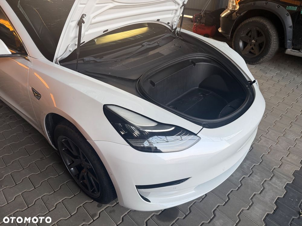 Tesla Model 3 - 6