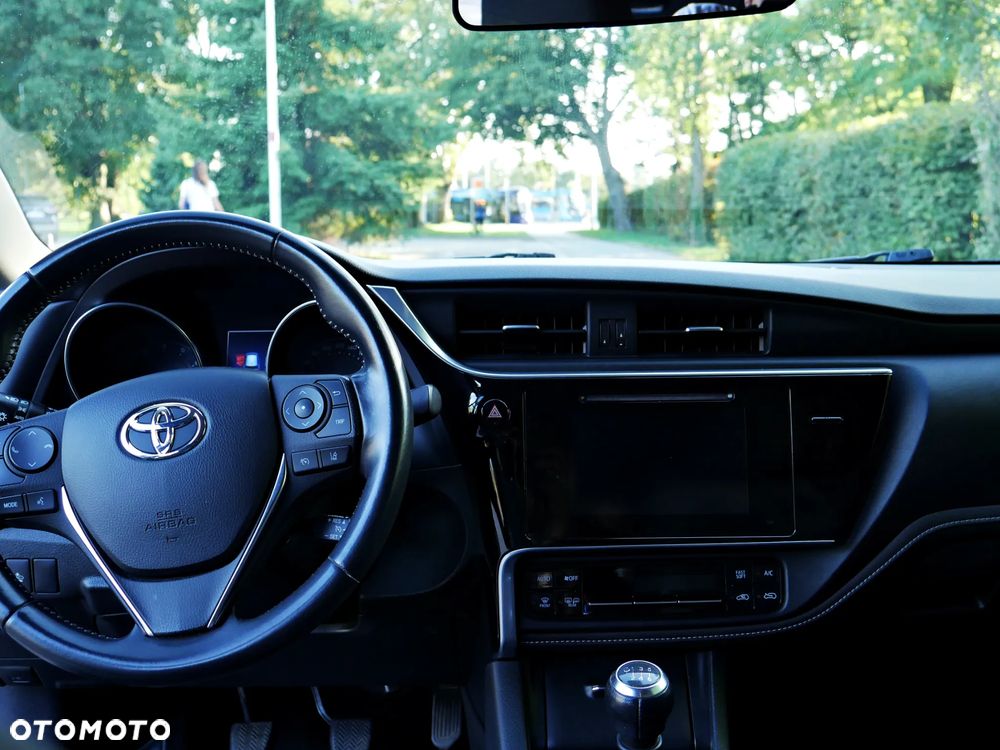 Toyota Auris 1.6 Premium - 11