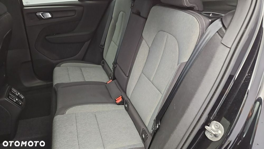 Volvo XC 40 B3 Plus Dark - 23