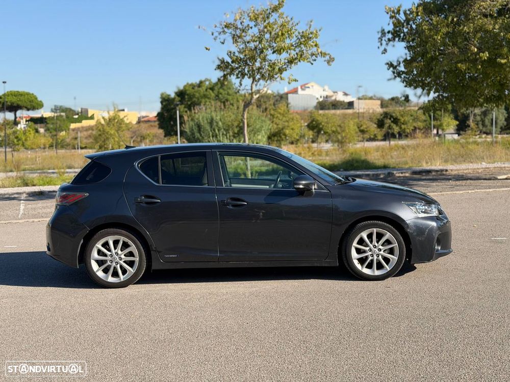 Lexus CT 200h - 10
