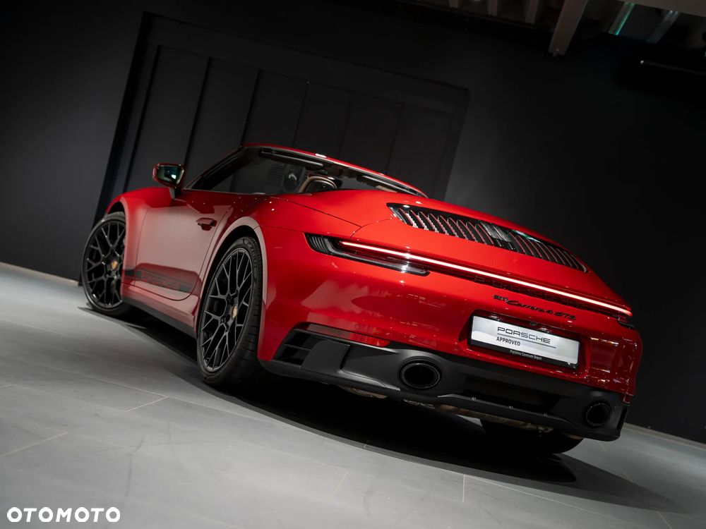 Porsche 911 Carrera 4 GTS - 14