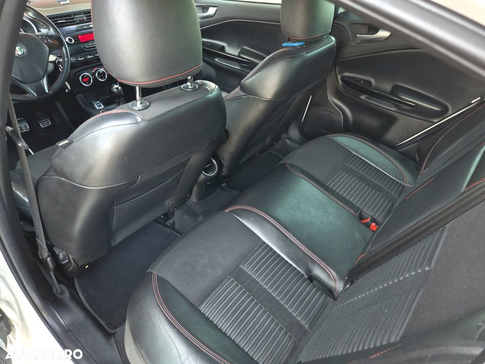 Alfa Romeo Giulietta 1.8 T Quadrifoglio Verde - 8