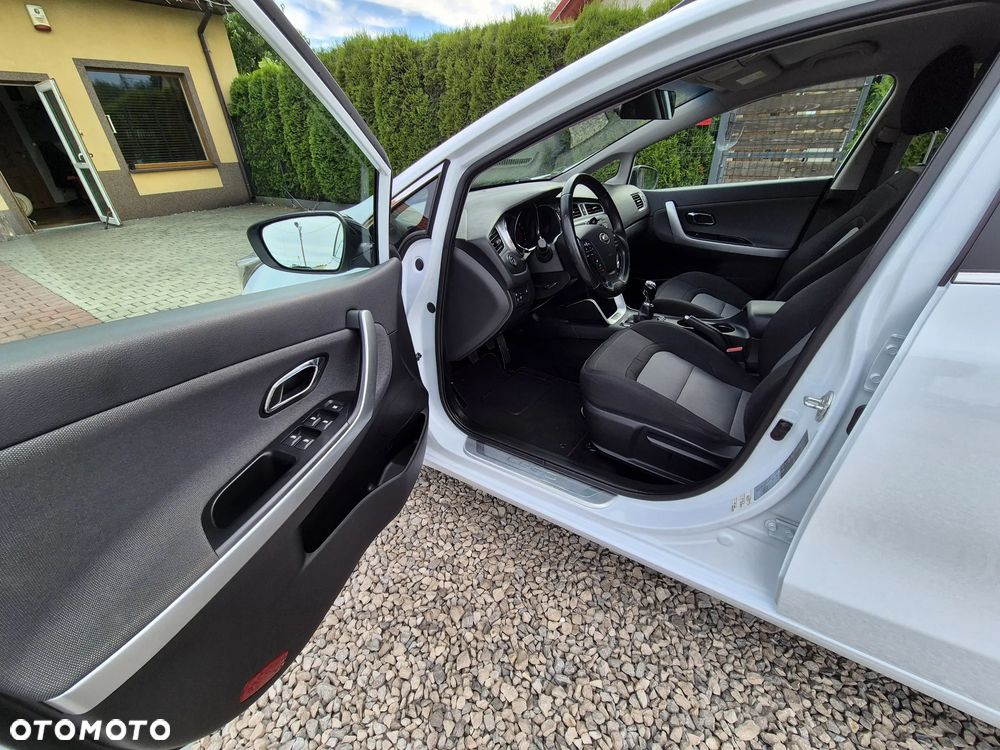 Kia Ceed 1.6 GDI Fifa World Cup Edition - 16