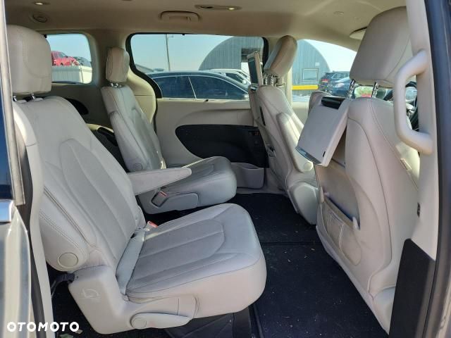 Chrysler Pacifica - 11