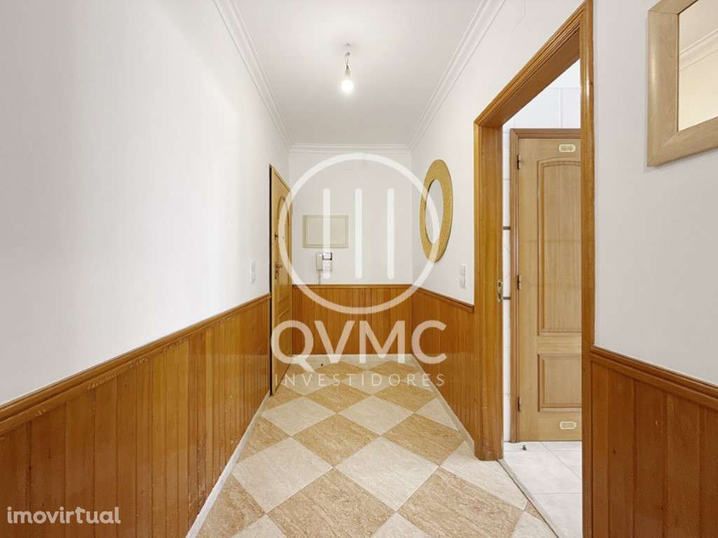 Apartamento T1 na Cavaleira com parqueamento e varanda - Grande imagem: 3/36