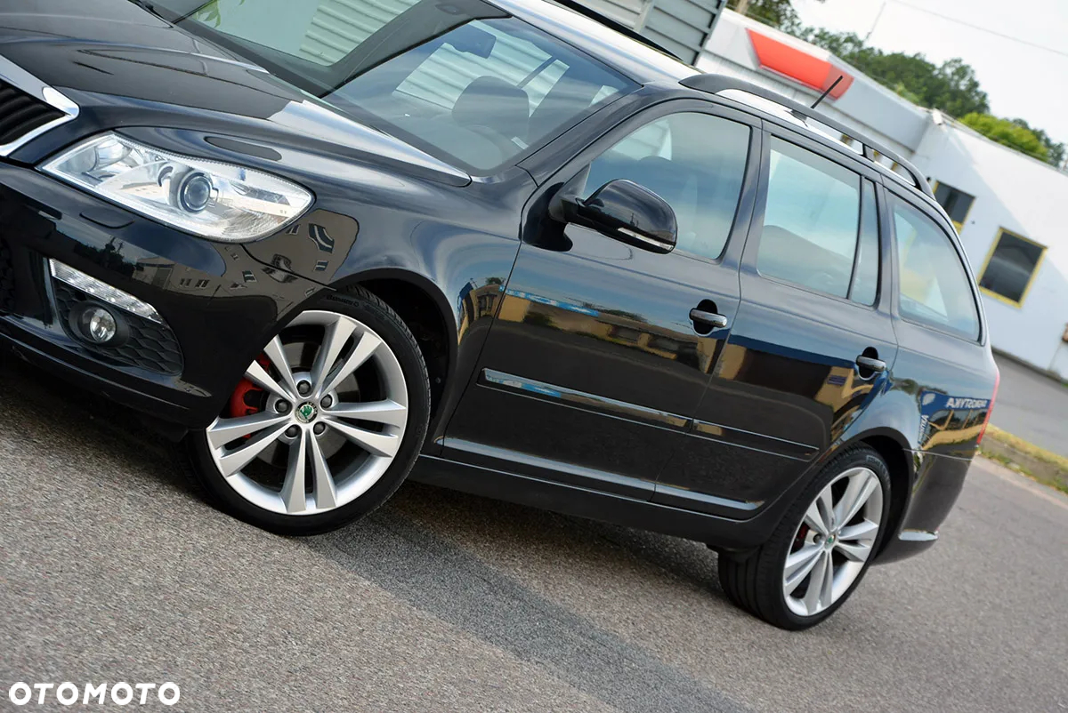 Skoda Octavia Combi 2.0 TDI CR DPF DSG RS - 21