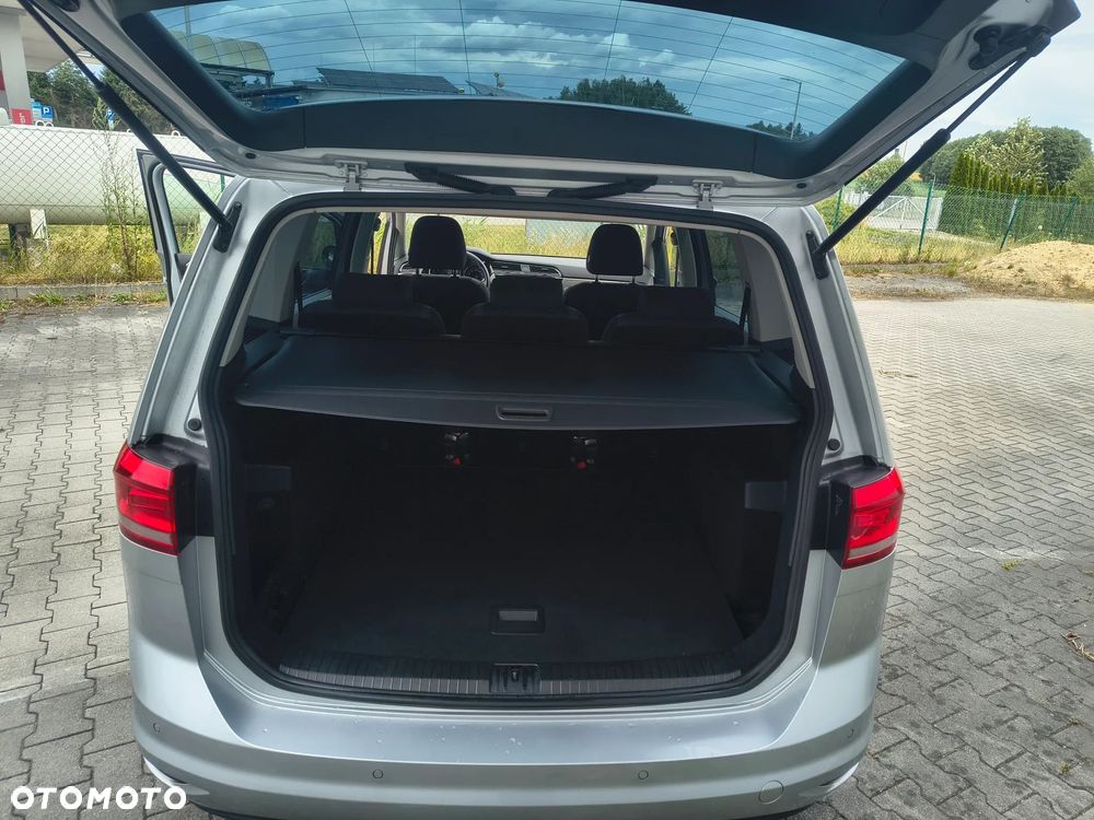 Volkswagen Touran - 26