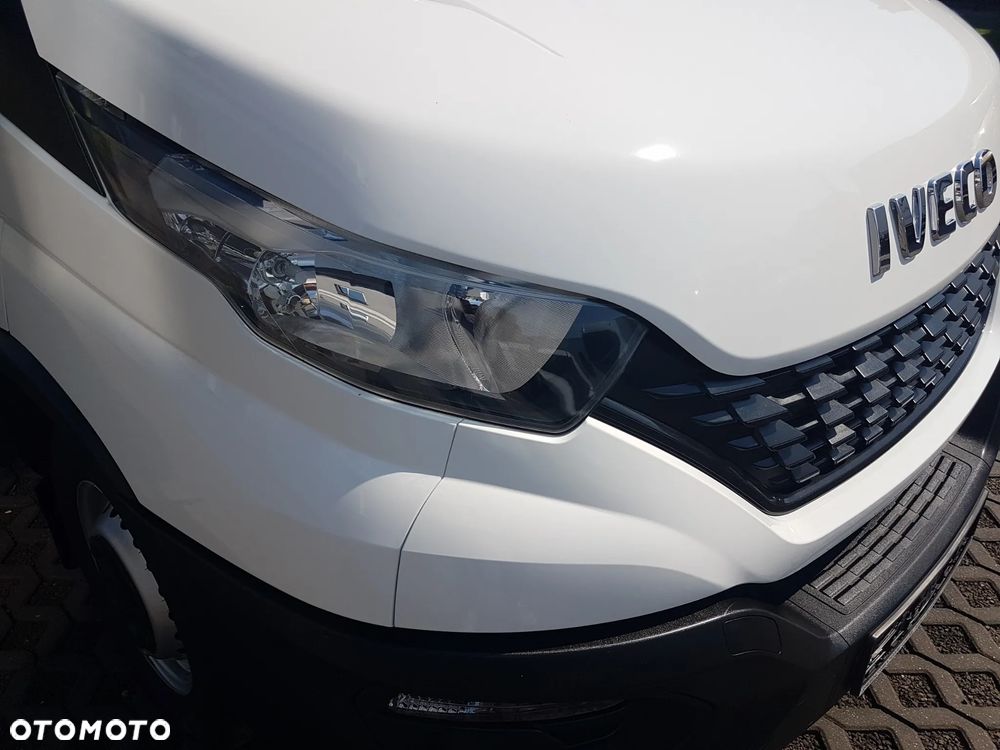 Iveco DAILY KONTENER NISKOPODŁOGOWY 4,43x2,23x2,42 SKLEP BAR KAMPER FOODTRUCK KLIMA KONIOWÓZ - 32