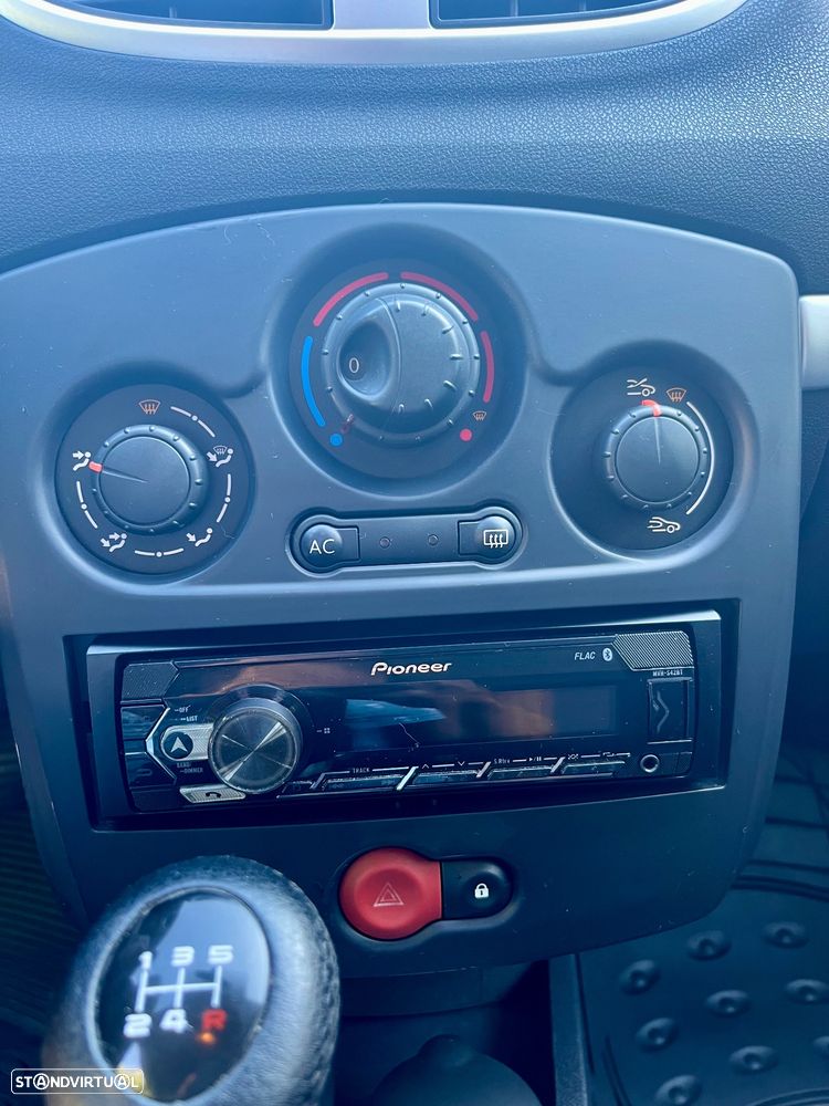 Renault Clio - 8
