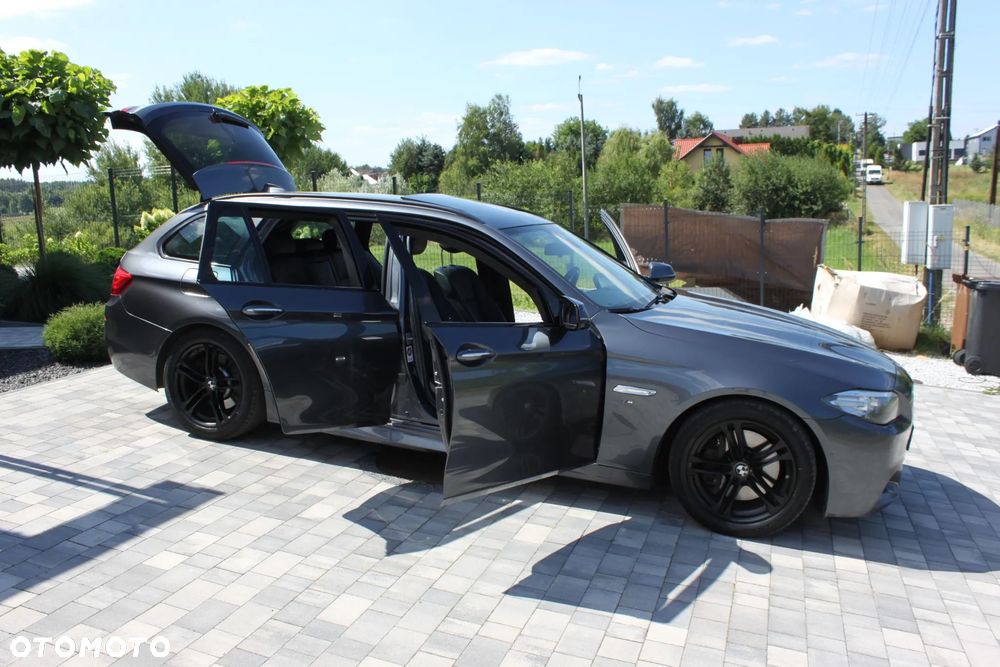 BMW Seria 5 525d xDrive Sport-Aut - 37