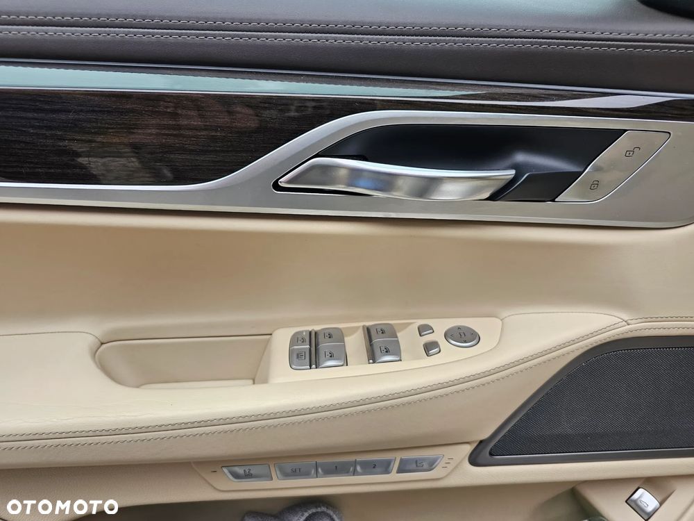 BMW Seria 7 750d xDrive - 27