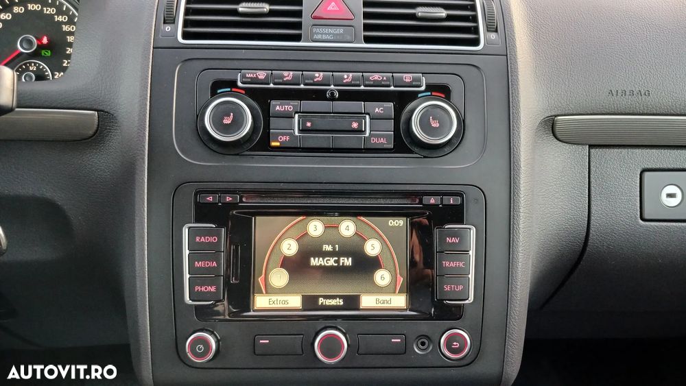 Volkswagen Touran - 10