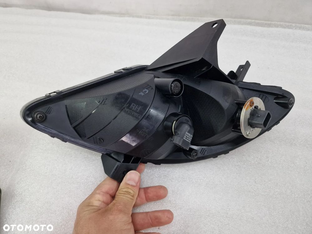 HYUNDAI IX20 10- PRAWY HALOGEN , NR AUKCJI H270 - 4