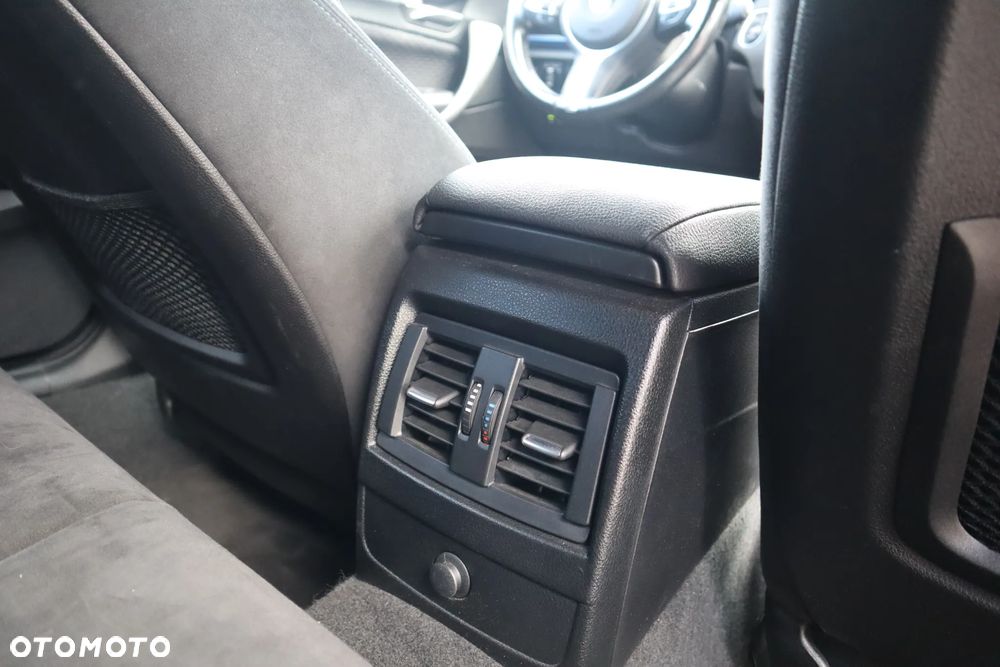 BMW Seria 1 120i M Sport - 25