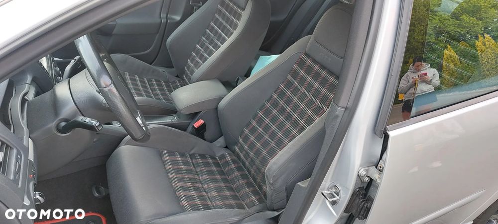 Volkswagen Golf 2.0 GTI - 13