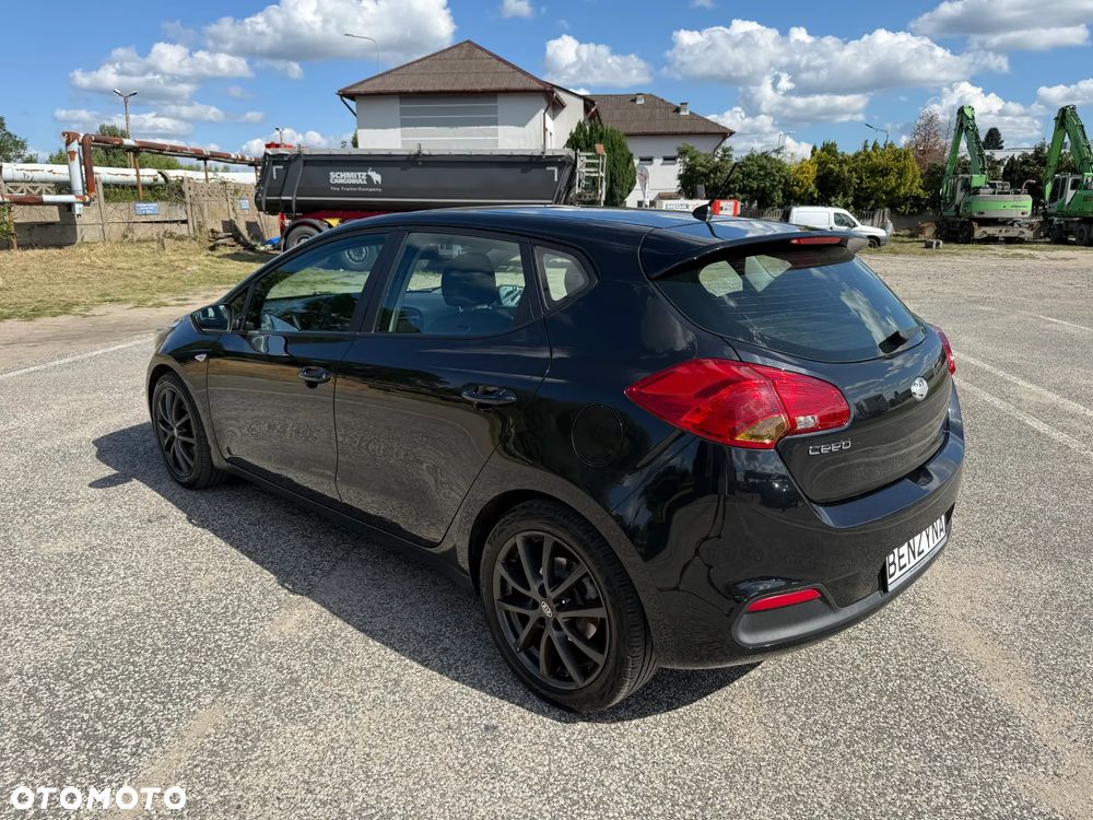 Kia Ceed 1.4 CVVT Dream Team Edition - 33