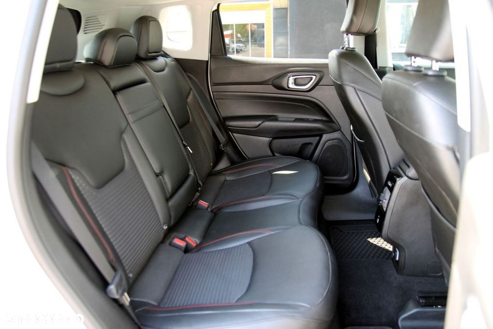 Jeep Compass - 30