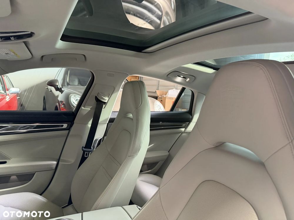 Porsche Panamera - 25