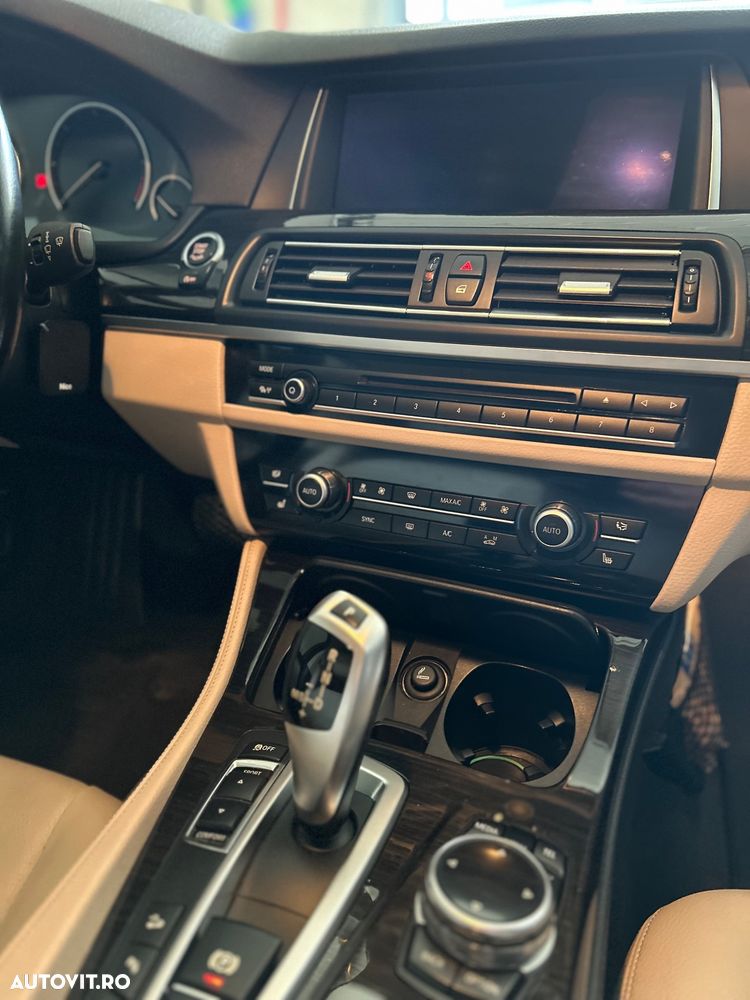 BMW Seria 5 520d xDrive - 12