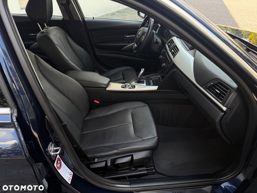 BMW Seria 3 320i Sport-Aut Sport Line - 23