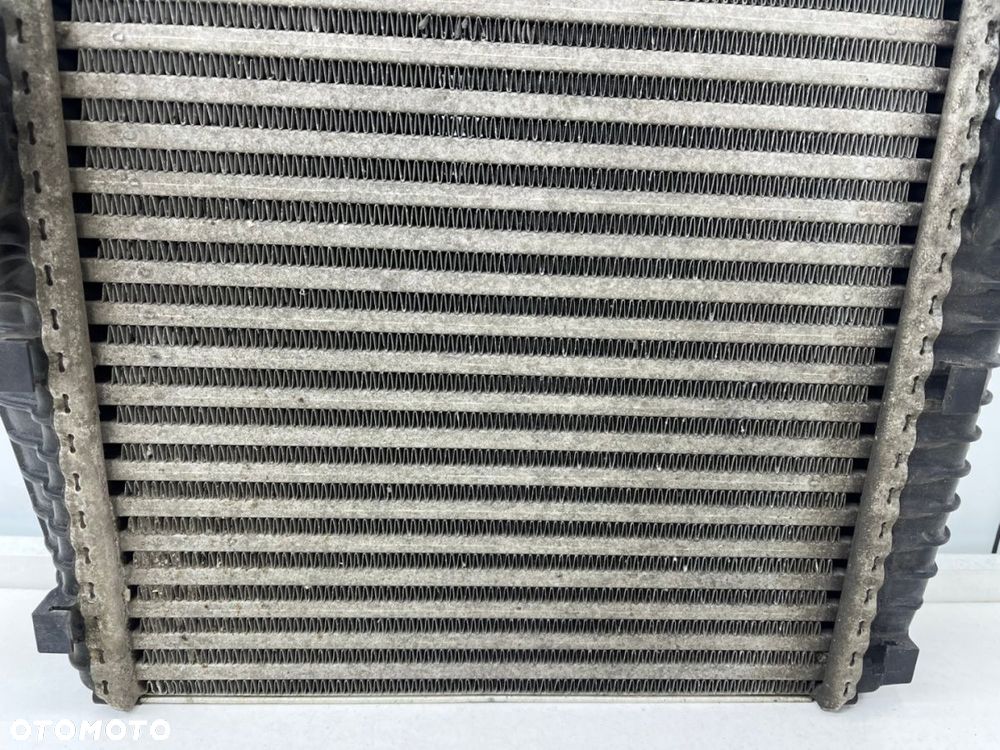 Chłodnica intercoolera Vw Touareg 7L Touareg 7p5 Audi Q7 4L  Cayenne I 955 Cayenne II 92a 7p0145804a - 3