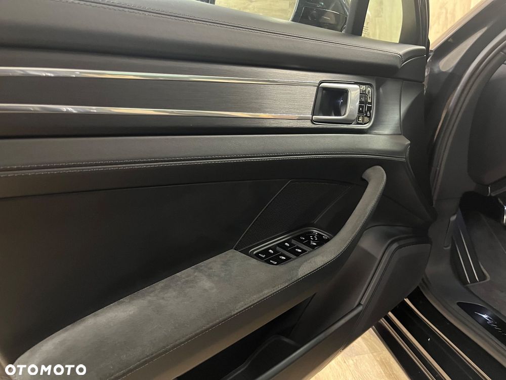 Porsche Panamera - 22