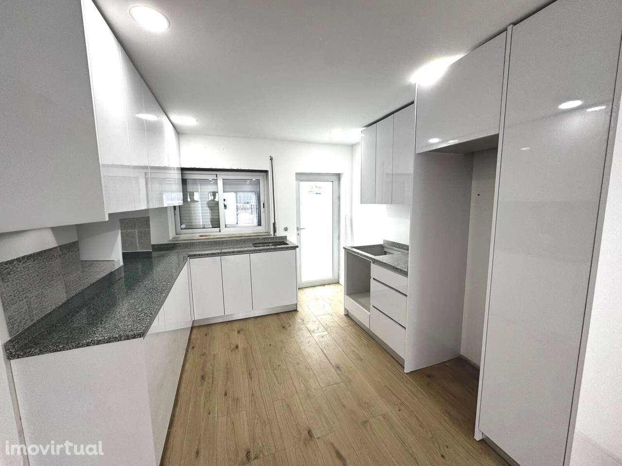 Andar Moradia T2 - Silvares, Guimarães - Grande imagem: 2/8