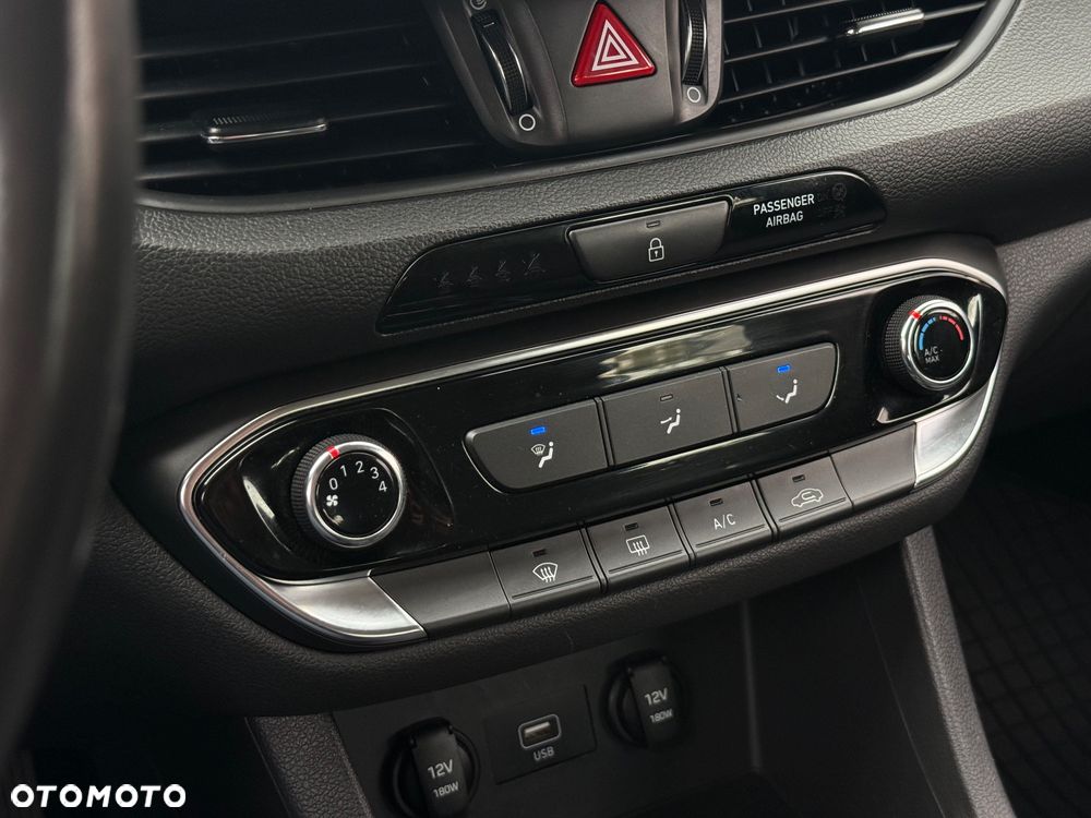 Hyundai i30 1.5 DPI Classic + - 12