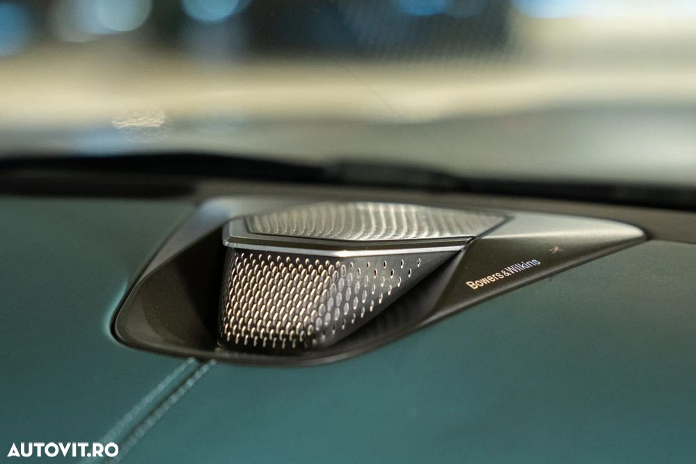 Aston Martin DB12 Volante - 10