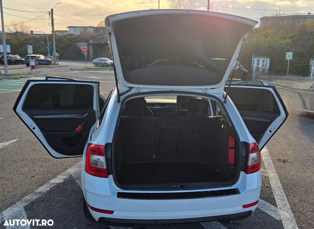 Skoda Octavia Combi Diesel 1.6 TDI DSG Style - 9