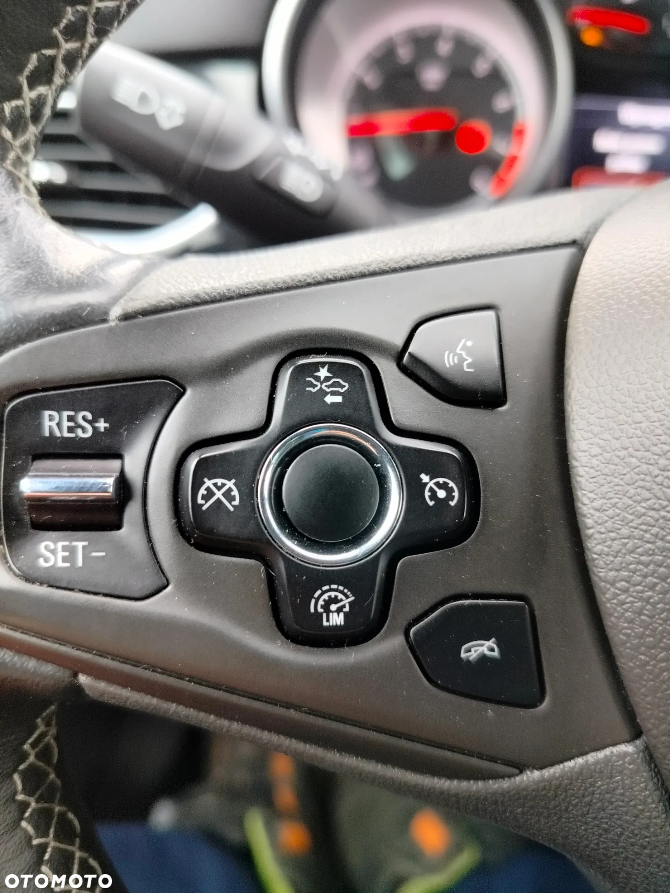 Opel Astra V 1.6 T Dynamic S&S - 26